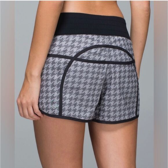 Lululemon Tracker Short II Giant Houndstooth 4” MR Sz 6 - Picture 2 of 10